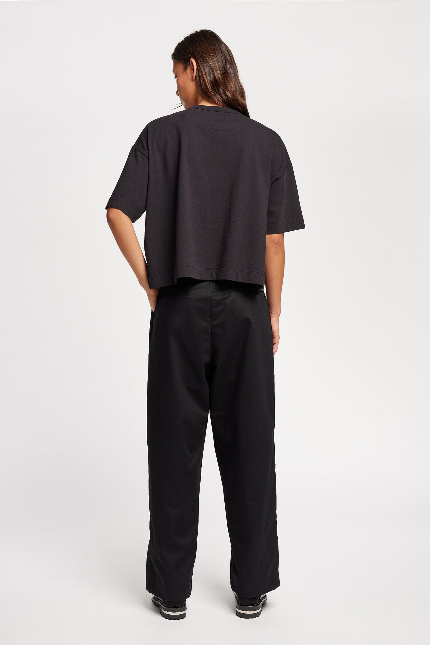 Obelisk Tee Jet Black